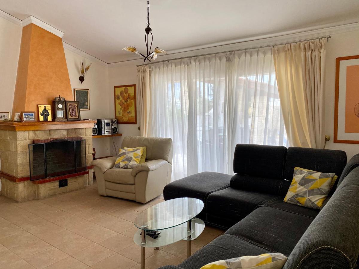 6 Bdr Villa With Tennis Court Paphos Exterior foto