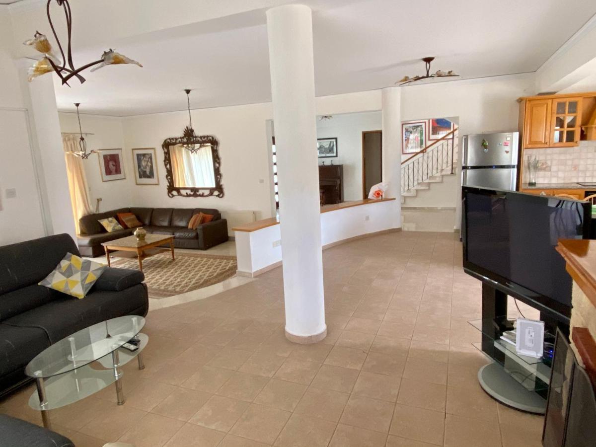 6 Bdr Villa With Tennis Court Paphos Exterior foto