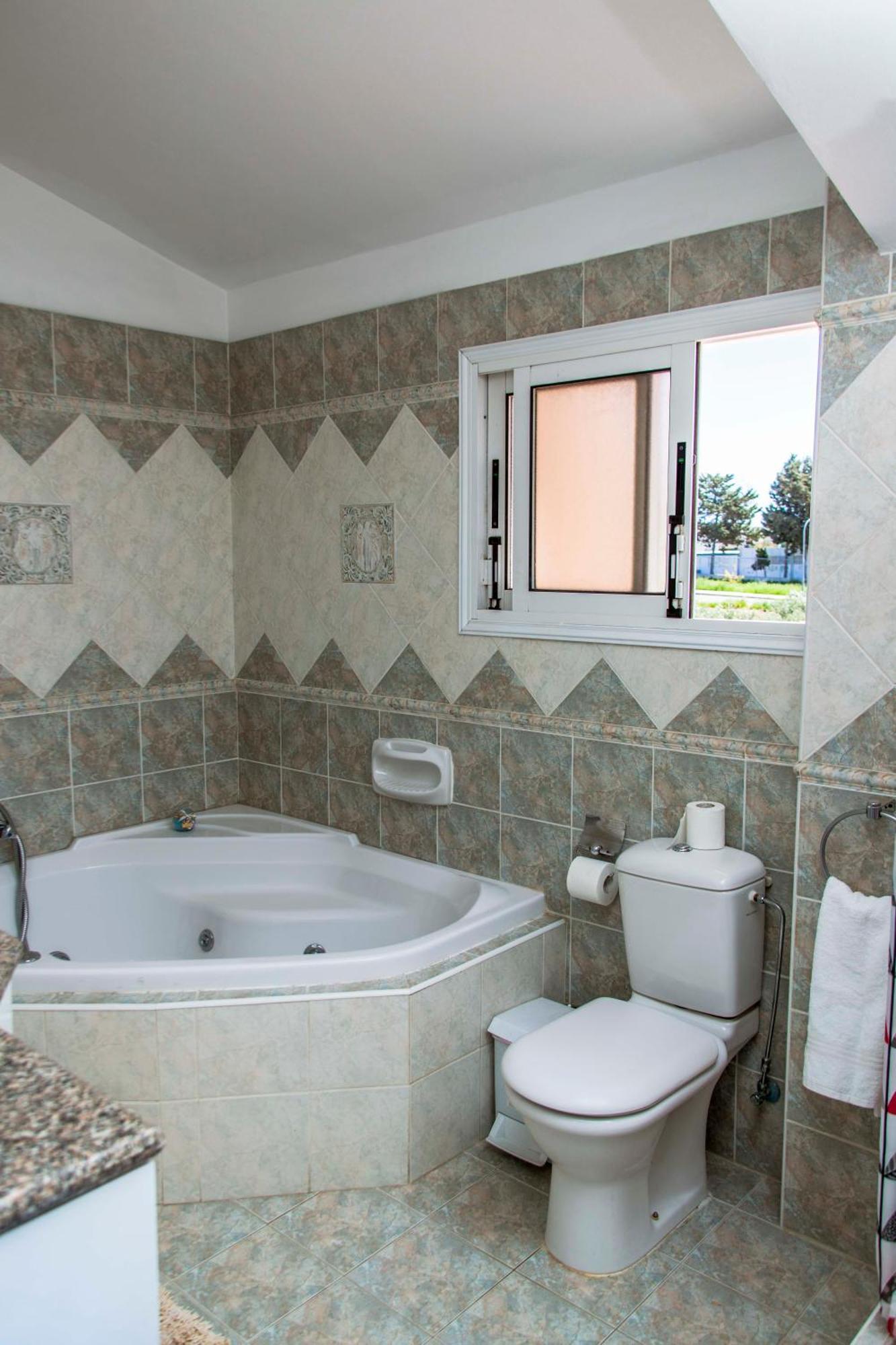 6 Bdr Villa With Tennis Court Paphos Exterior foto
