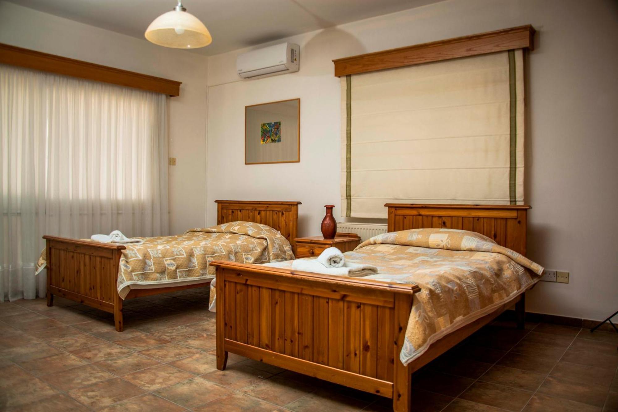 6 Bdr Villa With Tennis Court Paphos Exterior foto
