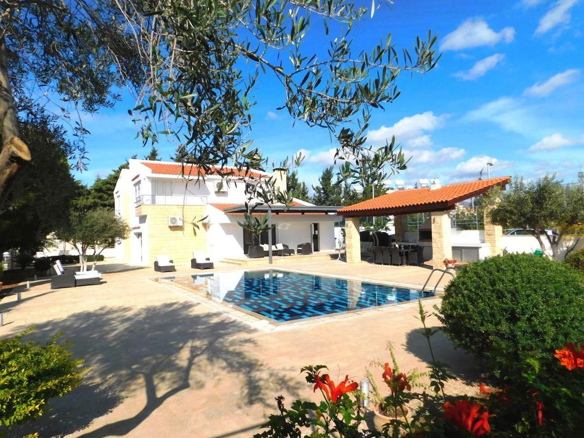 6 Bdr Villa With Tennis Court Paphos Exterior foto